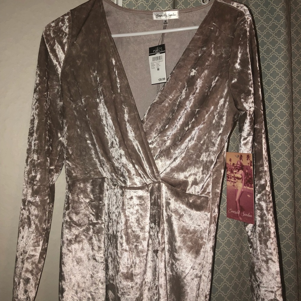 RUE21 brand new velvet dress
